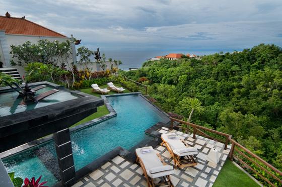 Vilă de lux v&acirc;ndută pe jetoane