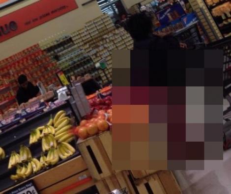 FOTO: Magazinul ăsta nu va mai vinde niciodată fructe! Gestul SCÂRBOS al unei cliente