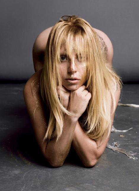 Lady Gaga șochează din nou! Se lasă bătută și biciuită!