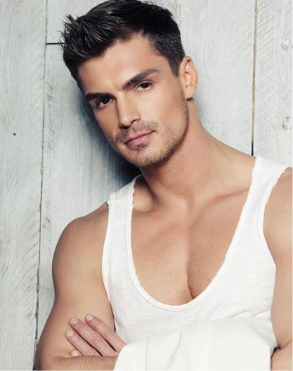 Foto de senzaţie! Bogdan Vlădău, &icirc;nainte de celebritate! Era slab şi avea părul lung!