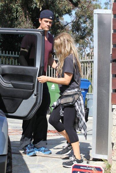 Galant! A venit cu maşina să-şi ia soţia de la sală