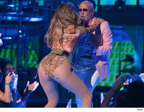 Jennifer Lopez, din nou cu posteriorul la vedere