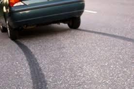 Caz șocant! Tentativă de OMOR &icirc;n Rom&acirc;nia: I-au fost tăiate fr&acirc;nele maşinii personale