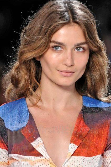 Sexy, sexy... Andreea Diaconu a dat tonul &icirc;n materie de vestimentaţie la Săptăm&acirc;na Modei la Paris!