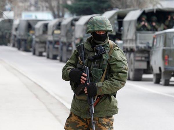 VIDEO! S-au tras primele focuri de armă &icirc;n Crimeea!