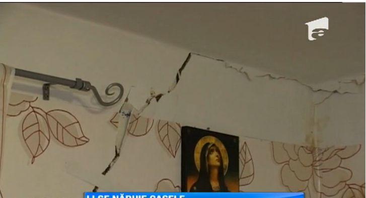 Zeci de gălăţeni riscă să li se prăbuşească casele &icirc;n orice clipă