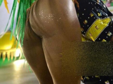 Nu s-a mai văzut aşa ceva la Carnavalul de la Rio. Cum a urcat o femeie în carul alegoric