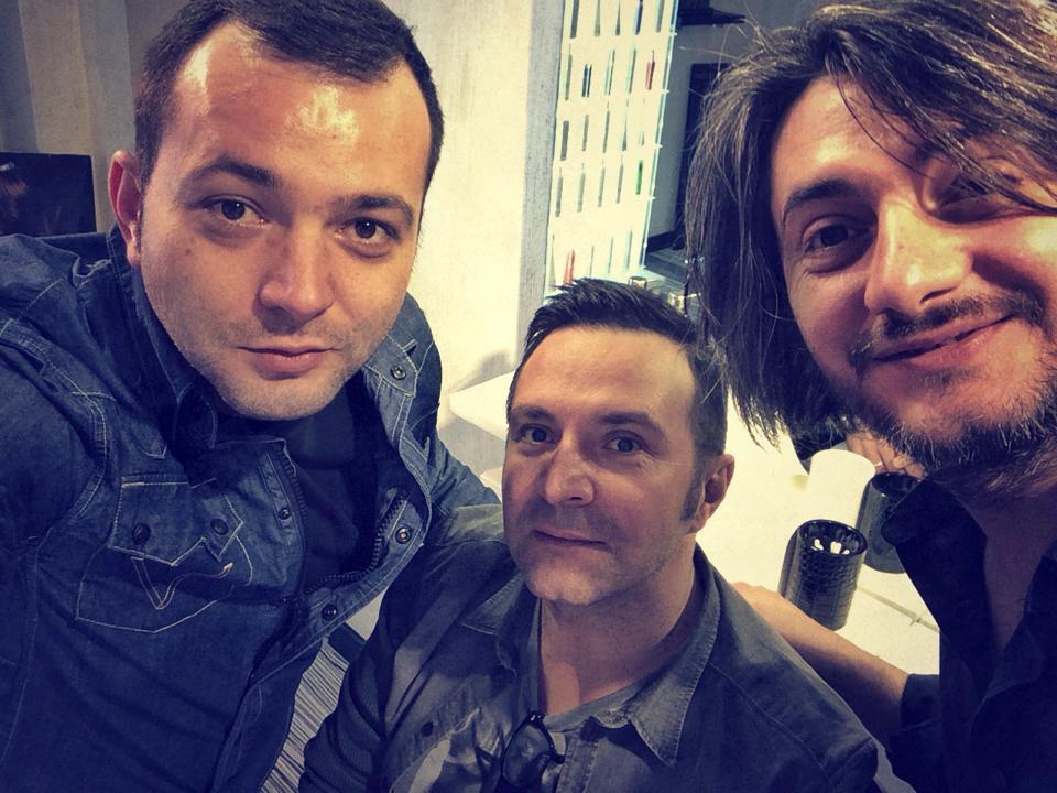Moda "selfie de Oscar" a cuprins şi Rom&acirc;nia! Mihai Morar şi prietenii, pe covorul roşu de la... coafor!