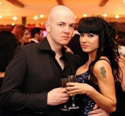 A ajuns &icirc;n pragul disperării! Roxana Marinescu e &icirc;n stare de orice ca să-şi &icirc;ndeplinească visul!