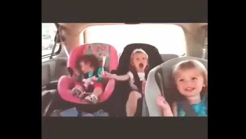 VIDEO! Cei mai drăguţi bebeluşi dansatori fac spectacol pe muzică electronică