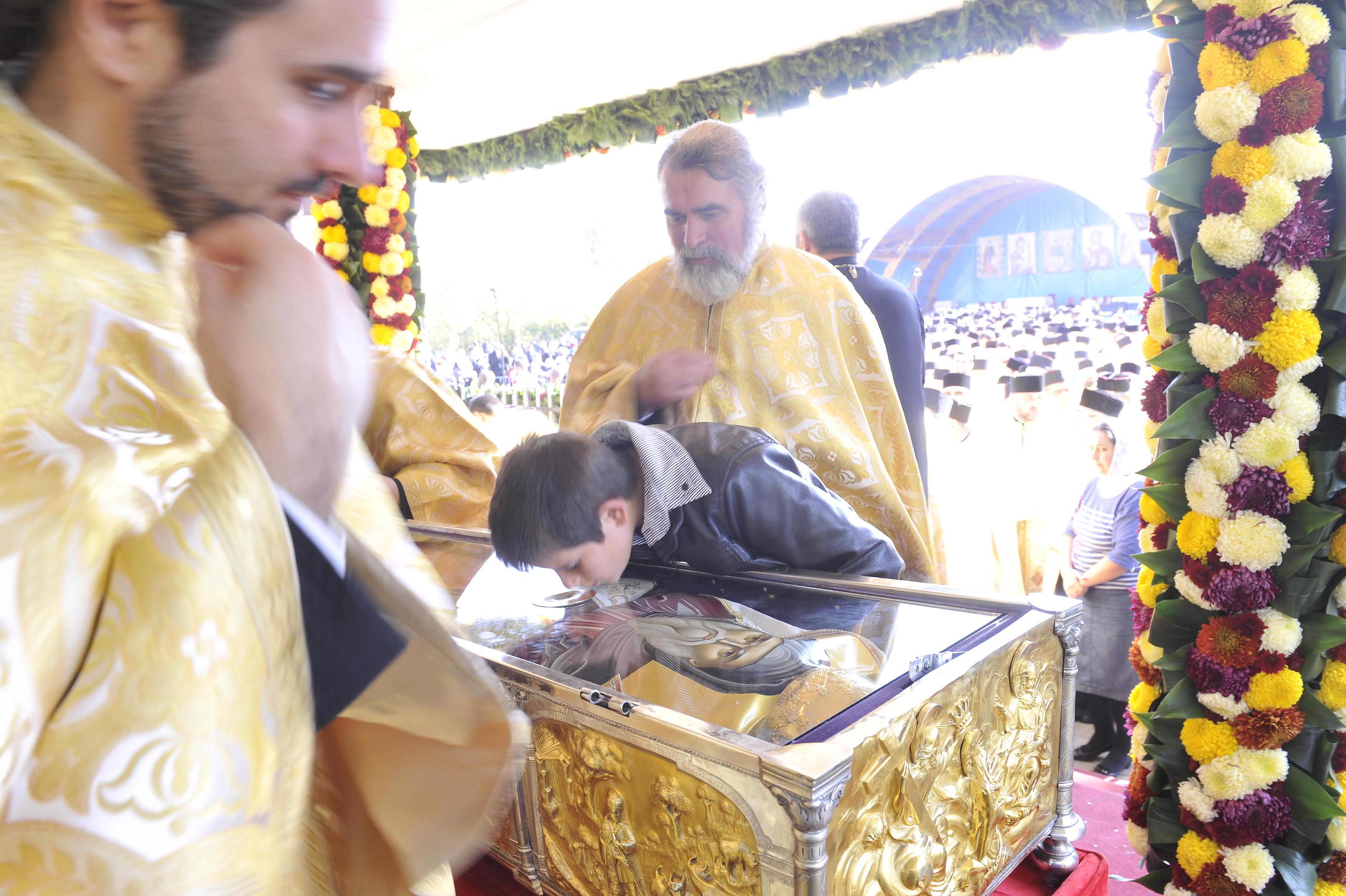 Un preot din Mizil face reduceri pentru credincioşii serioşi!