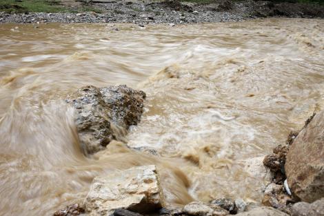 Inundaţiile fac ravagii în sudul României! Codul portocaliu a fost prelungit