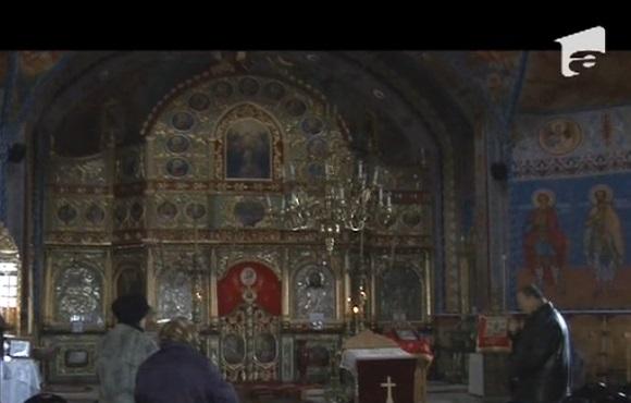 Nu vii la slujbă, primeşti amendă! Asta pretinde un preot din Mizil