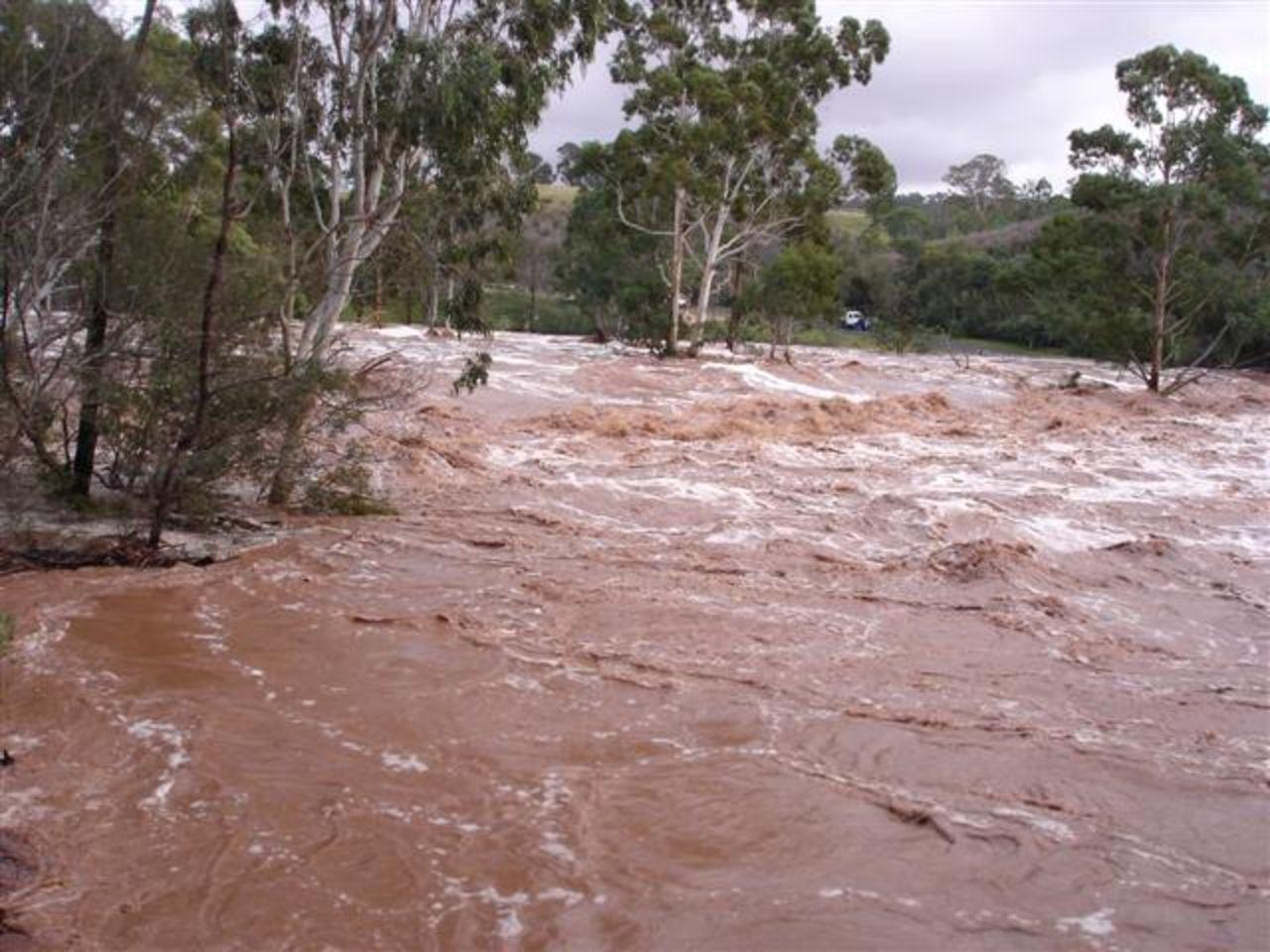 Codul portocaliu de INUNDAȚII a fost prelungit! Vezi care sunt zonele vizate!