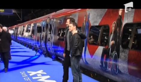 Navetiştii londonezi circulă cu trenul X-MEN, inaugurat de Hugh Jackman