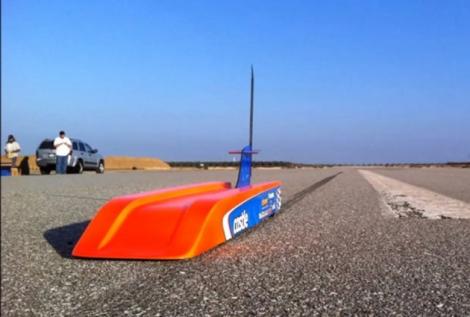 Aceasta este cea mai rapidă maşină de jucărie cu radio comandă din lume