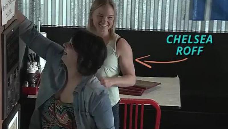 Farsă de vis: O chlneriţă a primit un bacşiş uriaş, o maşină şi un job nou