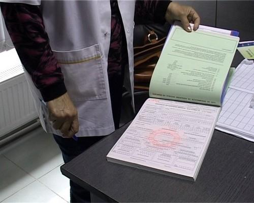 Rom&acirc;nii, maeștrii bolilor imaginare?! O zi de concediu medical costă zece lei