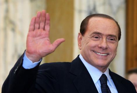 Berlusconi este hulit de bătrânii de la azilul unde va face muncă în folosul comunității