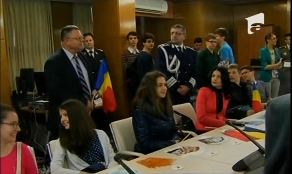 Guvernul Rom&acirc;niei a dat &icirc;n mintea copiilor: Elevii au luat locul guvernanților