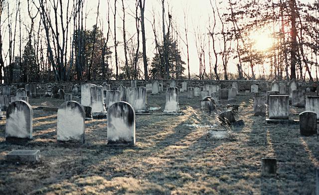 &Icirc;nt&acirc;mplare ȘOCANTĂ: Zeci de persoane s-au speriat &Icirc;NFIORĂTOR după ce un mort s-a mișcat &icirc;n sicriu!