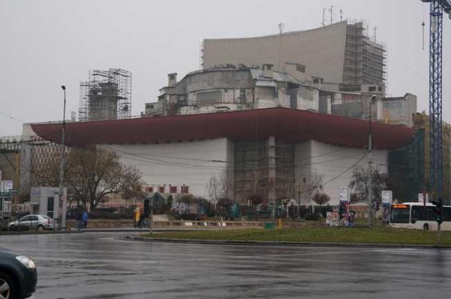 PANICĂ &icirc;n București: Un INCENDIU a izbucnit la Teatrul Național