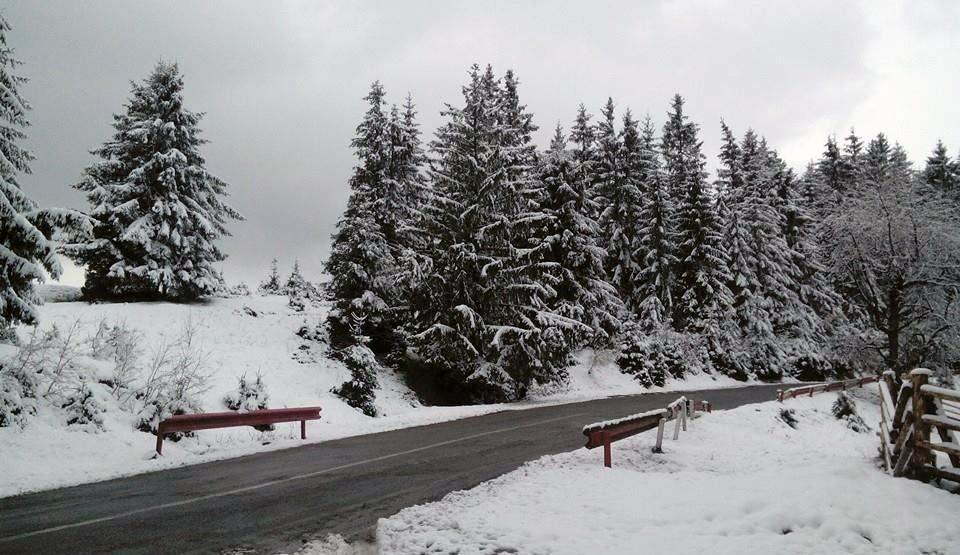 Pasionații de sporturi extreme, &icirc;n extaz: Zăpada a revenit pe p&acirc;rtii