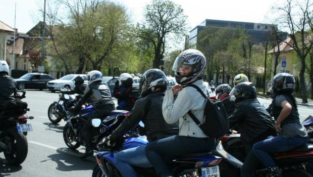 Marș cu motoare și mașini de epocă, &icirc;n Capitală