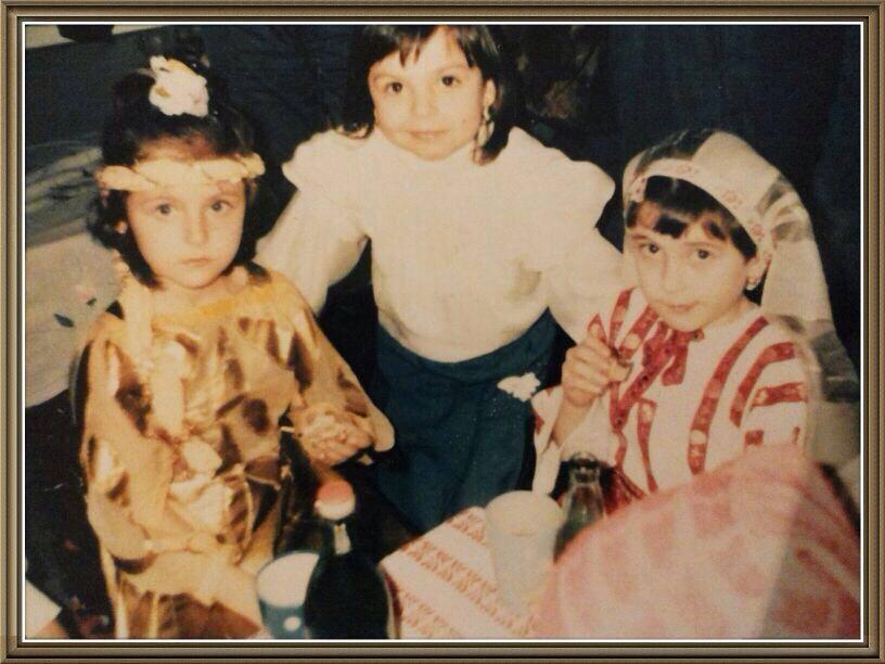 Așa arăta o vedetă &icirc;ndrăgită de sute de mii de oameni &icirc;n copilărie. Era o RĂZĂ de SOARE! O recunoști?