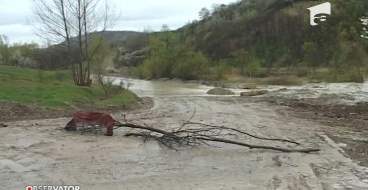Drum judeţean din Buzău, &icirc;nchis de ape