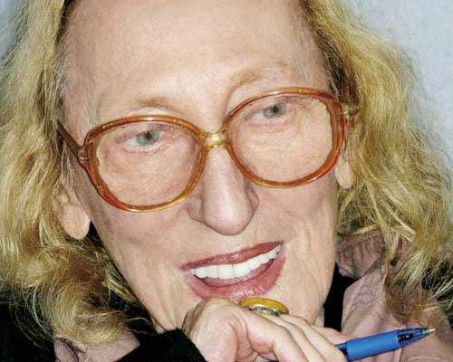 Cenuşa poetei Nina Cassian va fi trimisă &icirc;n Rom&acirc;nia