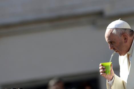 Papa, cel mai popular suveran pontif din toate timpurile. 13 MILIOANE de oameni îl urmăresc pe Twitter