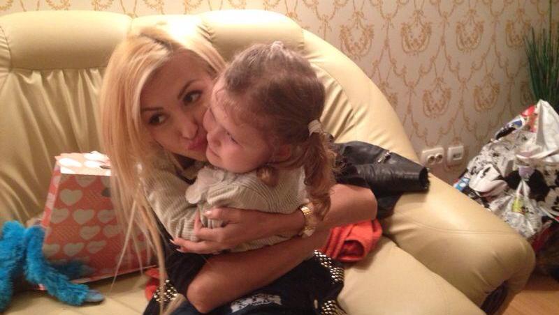 Andreea Bălan, alături de fetiţa Andreei Antonescu! E aşa de frumoasă micuţa prinţesă!