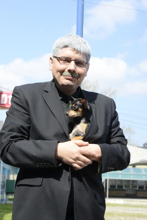 În familia actorului Cătălin Neamţu (până) şi câinele are talent la comedie!