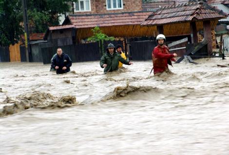 Inundaţii în Teleorman: Numărul persoanelor EVACUATE sau izolate a crescut