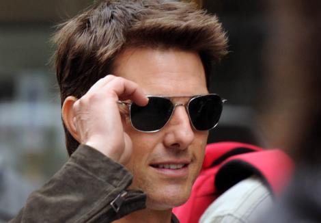 Tom Cruise se iubește cu o blondă celebră de la Hollywood