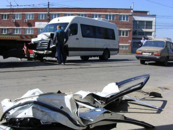 Un microbuz a fost implicat &icirc;ntr-un grav accident rutier pe DN1