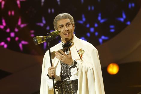 "Te cunosc de undeva!": Alex Velea a &icirc;ncercat să c&acirc;nte muzică populară la un&hellip; ventilator!