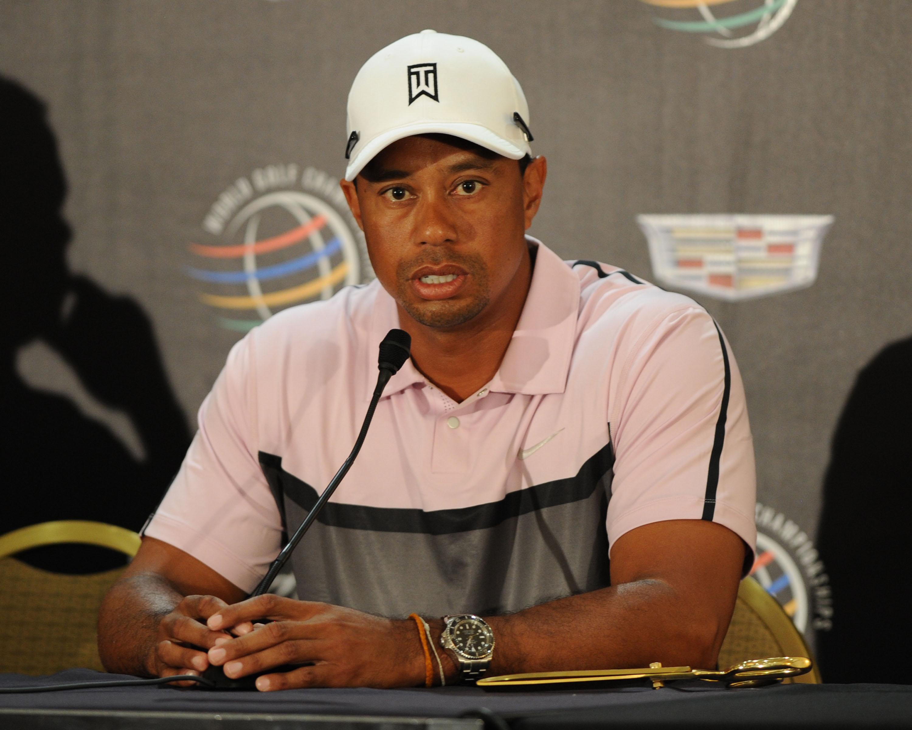Un trio inedit: Tiger Woods, &icirc;ntre actuala iubită şi fosta soţie