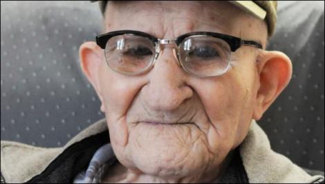A murit cel mai bătrân bărbat din lume!