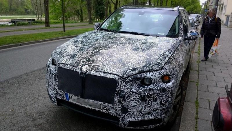 FOTO-SPION: BMW X7, în carne și oase?