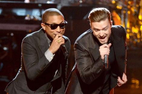 Justin Timberlake, critici prietenești: "Pharrell se distrează mult prea tare"