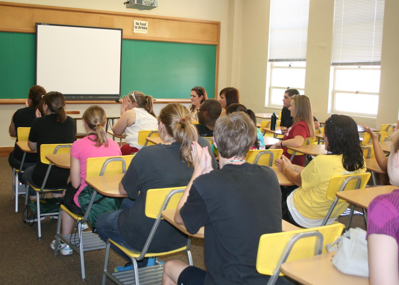 Show erotic &icirc;n... sala de clasă! Vedeta, o profesoară din SUA