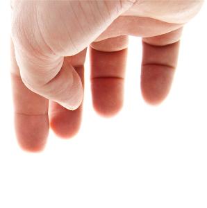 Pacientă cu probleme psihice snopită &icirc;n bătaie sub ochii &icirc;ngrijitorilor