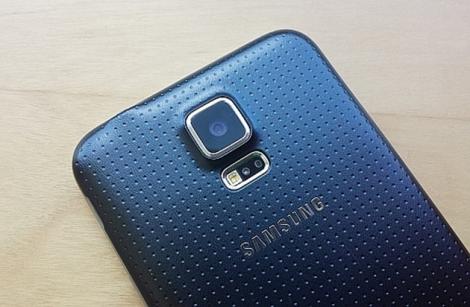 Samsung îşi recunoaşte vina pentru camera Galaxy S5 cu probleme