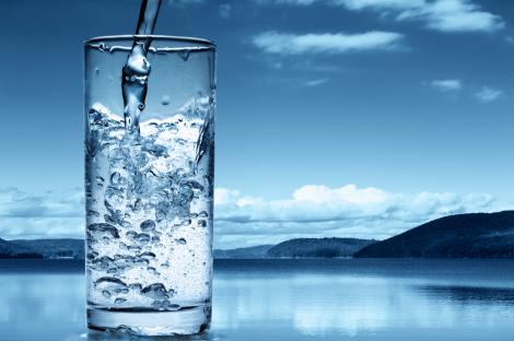 Deshidratarea, un pericol! Ce se întâmplă în corp când nu bem destulă apă?