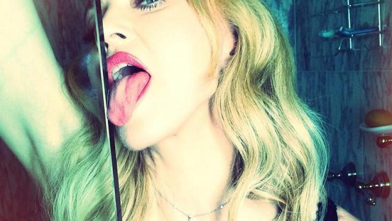 Facebook de Vedetă: Madonna! Destrăbălare totală, nebunie şi sexualitate pe FB