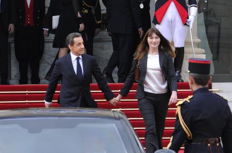 Carla Bruni ar vrea să redevină prima doamnă a Franței