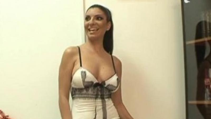 Andreea Tonciu își caută lenjerie sexy pentru noaptea nunții!