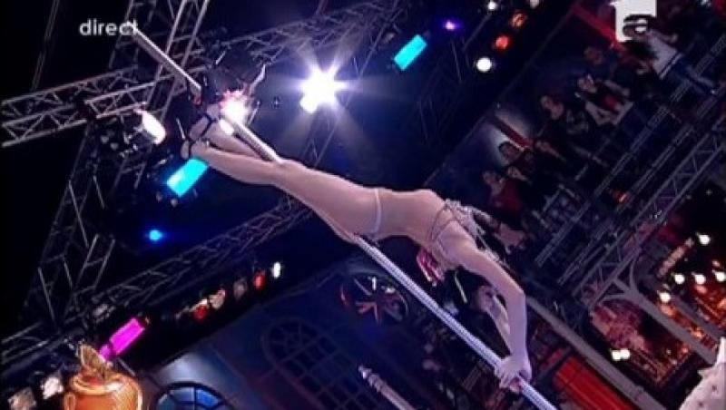 Video +18! Ăsta este cel mai SEXY dans la bară!